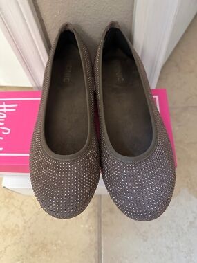 Vionic Spark Willow Flats Size 8 Tan Rhinestones Ballet Comfort Shoe Slip On